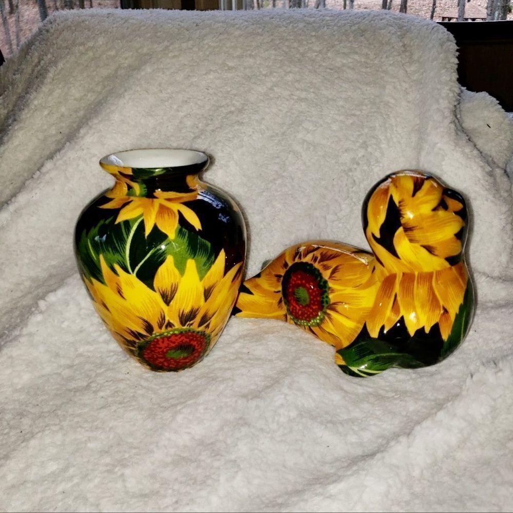 Seal & Vase 